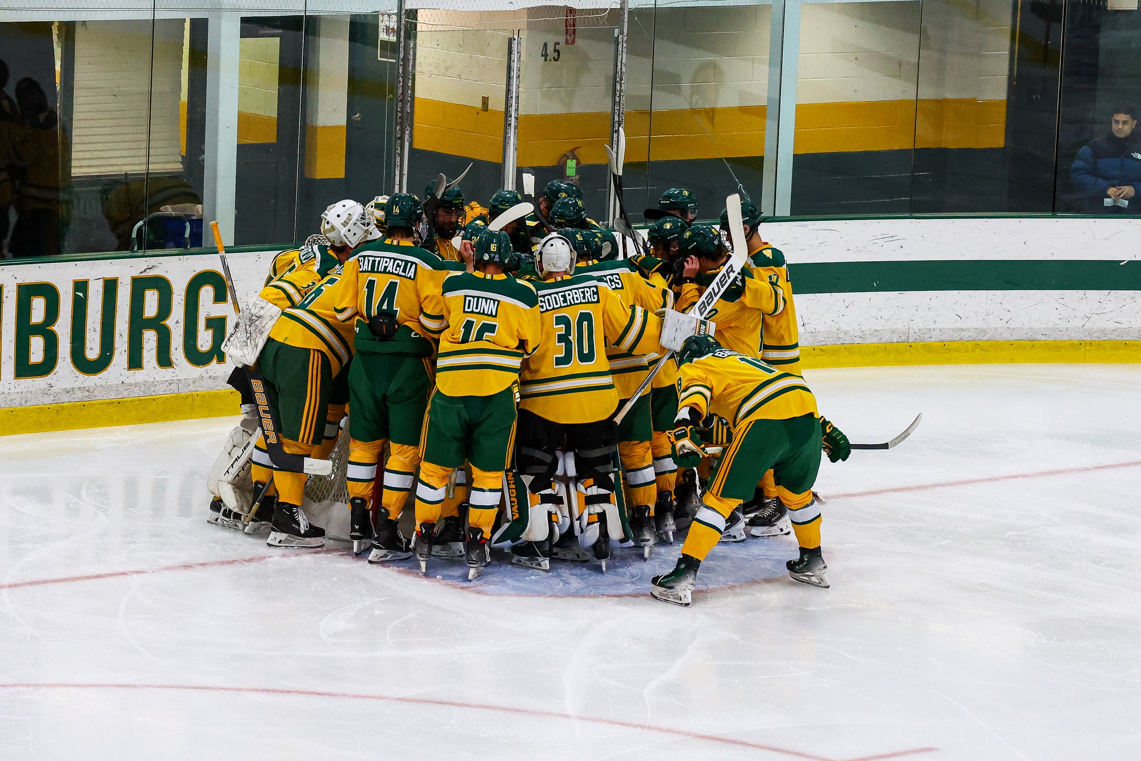 Ice Hockey Clipped By Owls In MASCAC Semifinal
