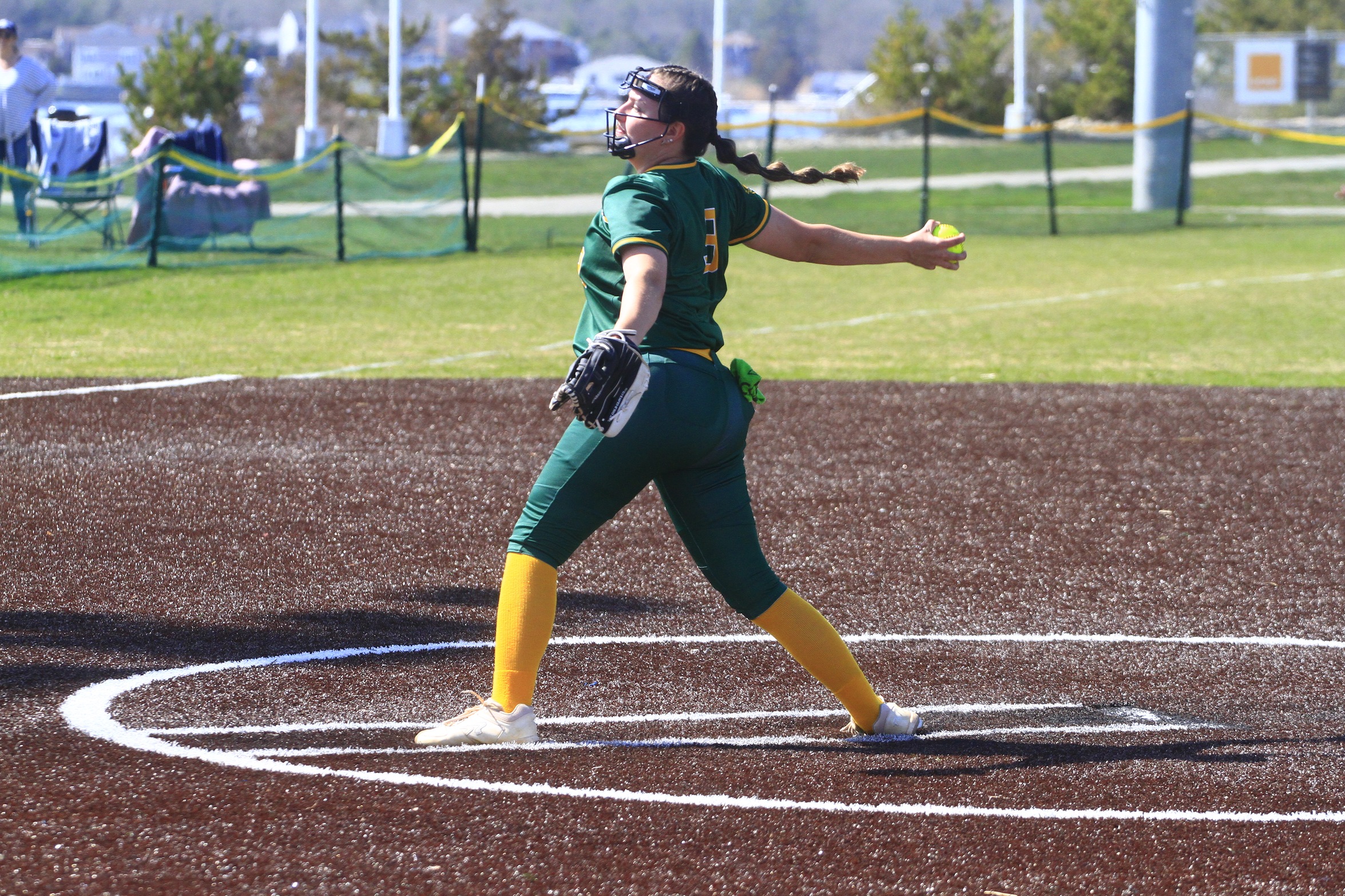 Falcons Sweep Amcats In Non-Conference Action