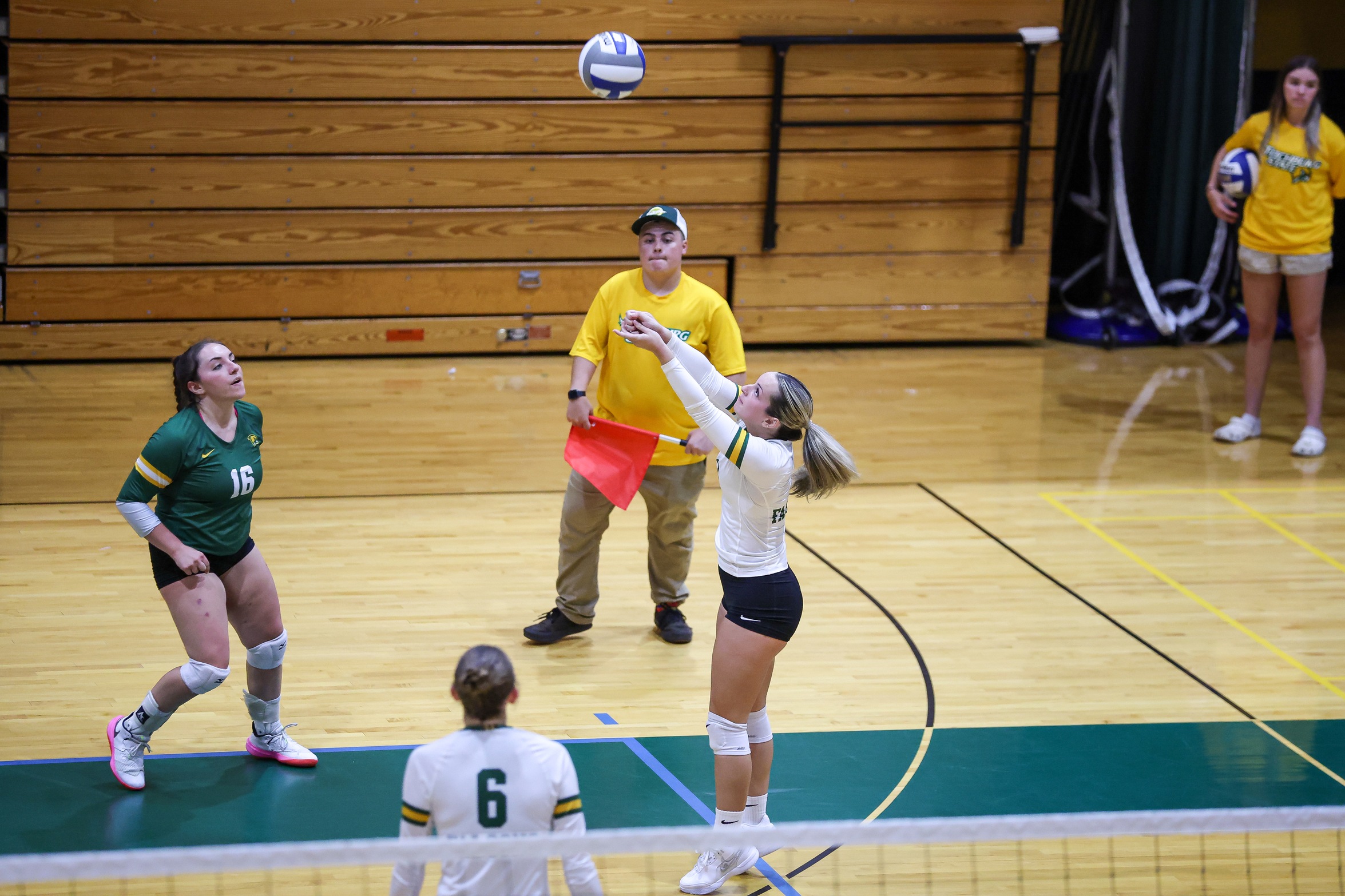 Volleyball Drops a Pair to Conn College and WPI
