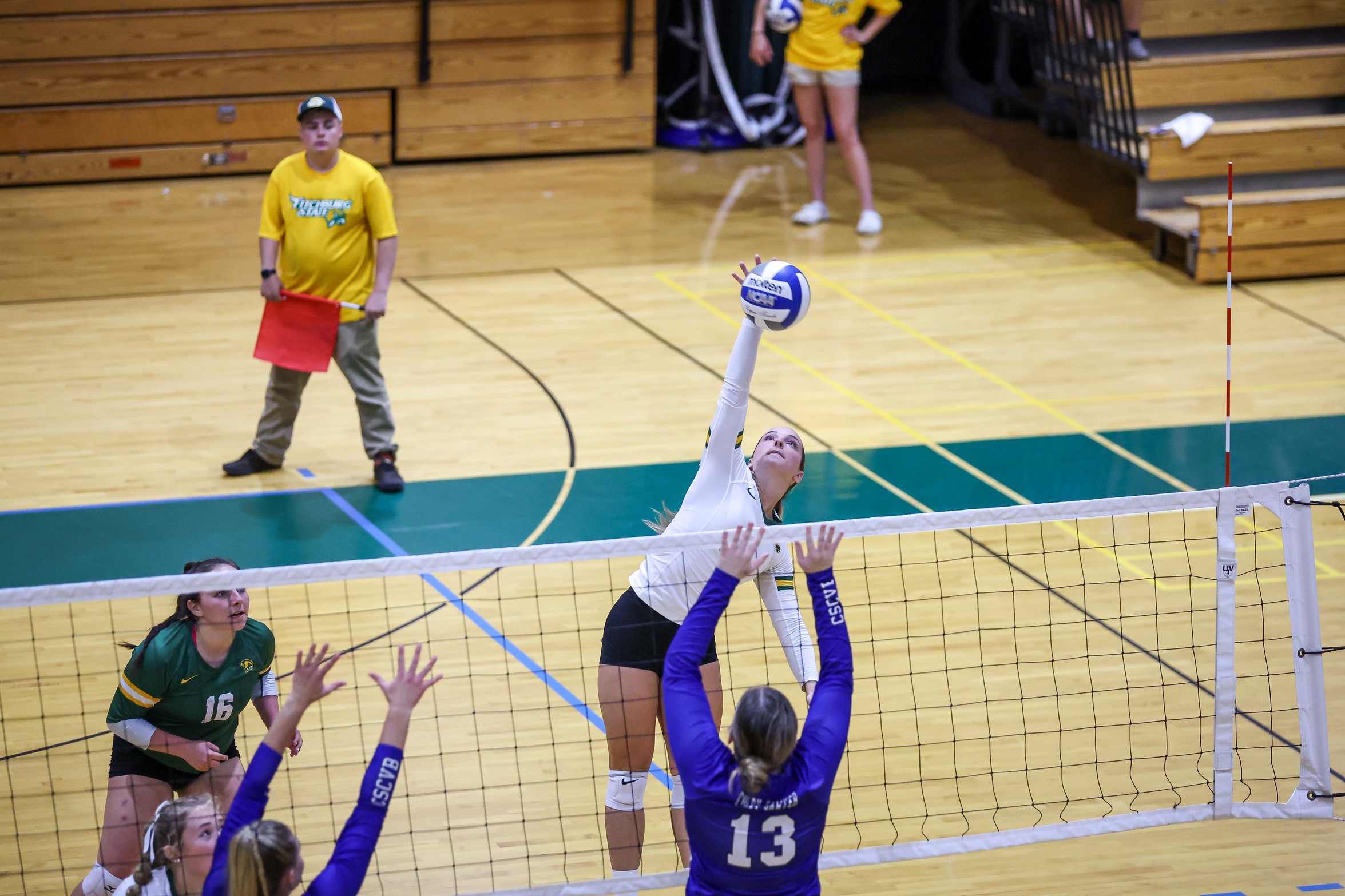 Volleyball Falls to Worcester in Five-Set Thriller