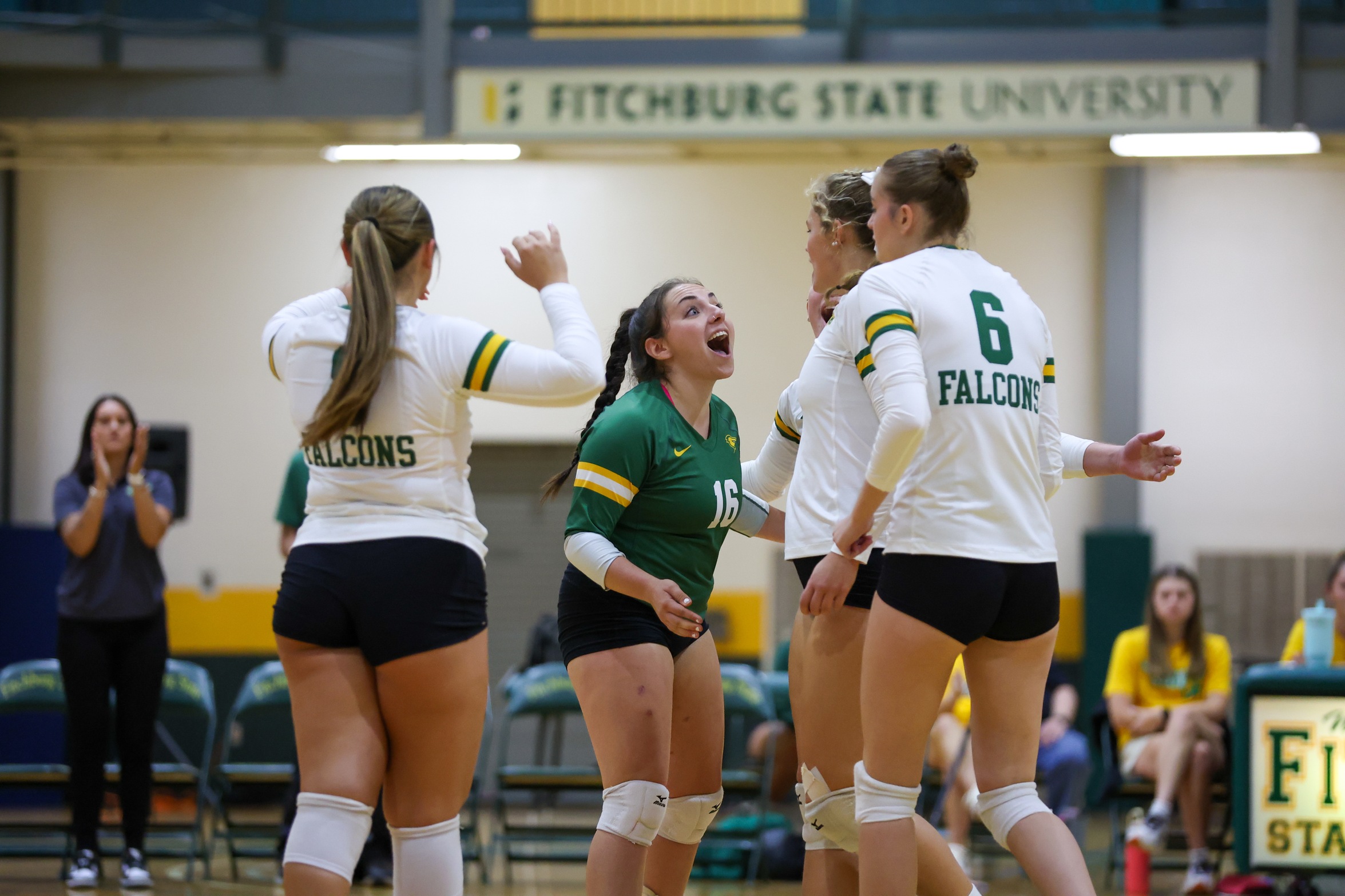 Women's Volleyball Falls Short to Chargers